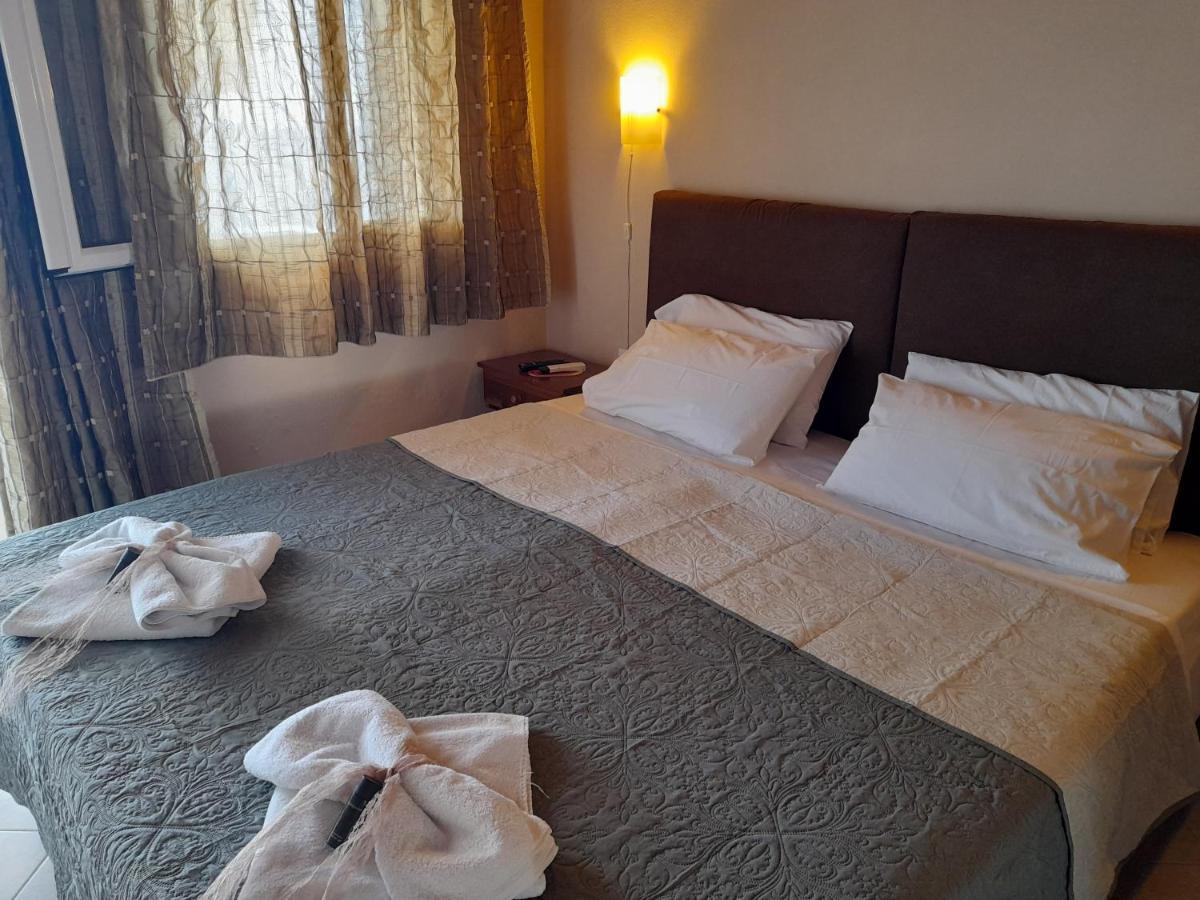 Delfini Aparthotel Akhladherí Exterior foto