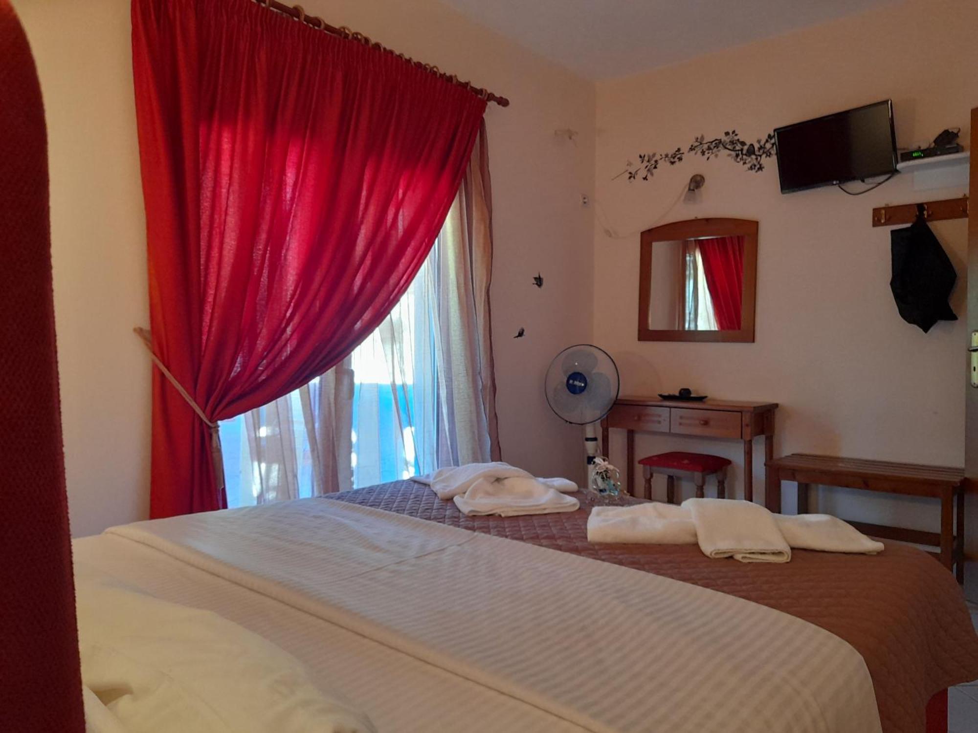 Delfini Aparthotel Akhladherí Exterior foto