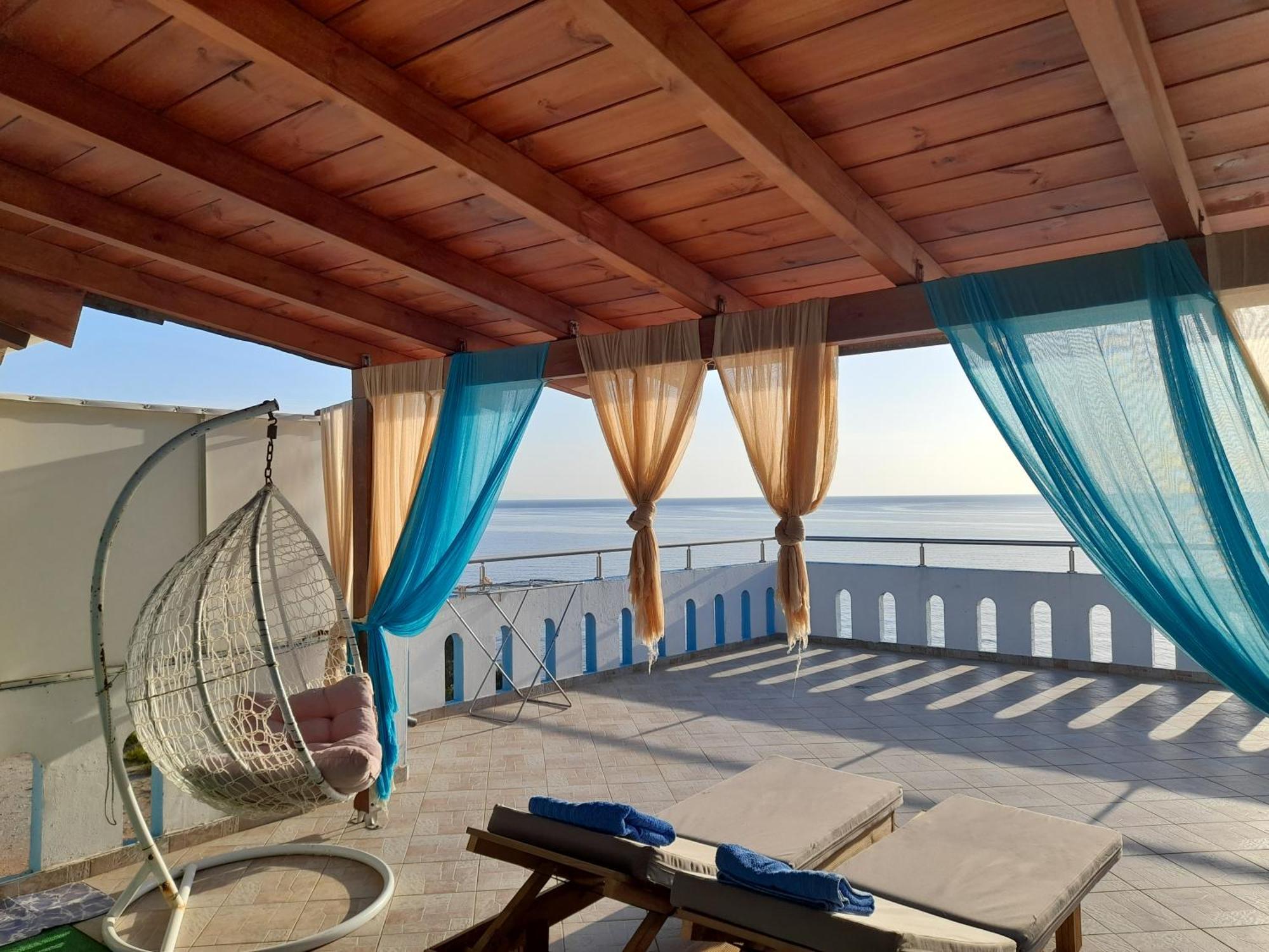 Delfini Aparthotel Akhladherí Exterior foto