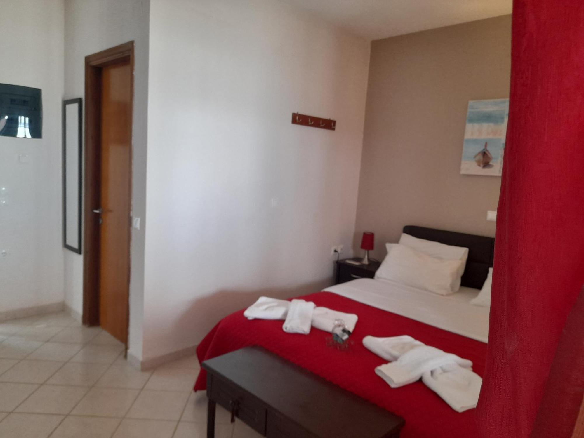 Delfini Aparthotel Akhladherí Exterior foto