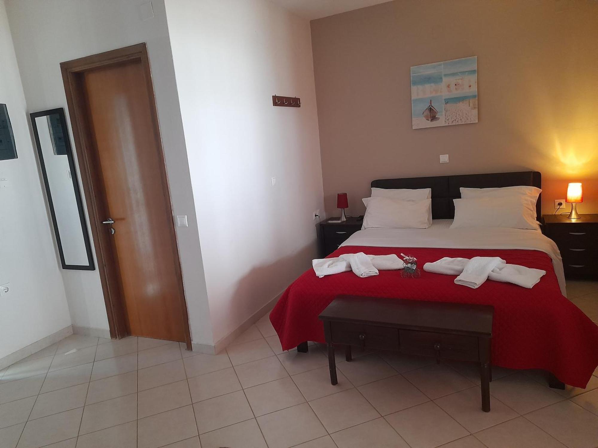 Delfini Aparthotel Akhladherí Exterior foto
