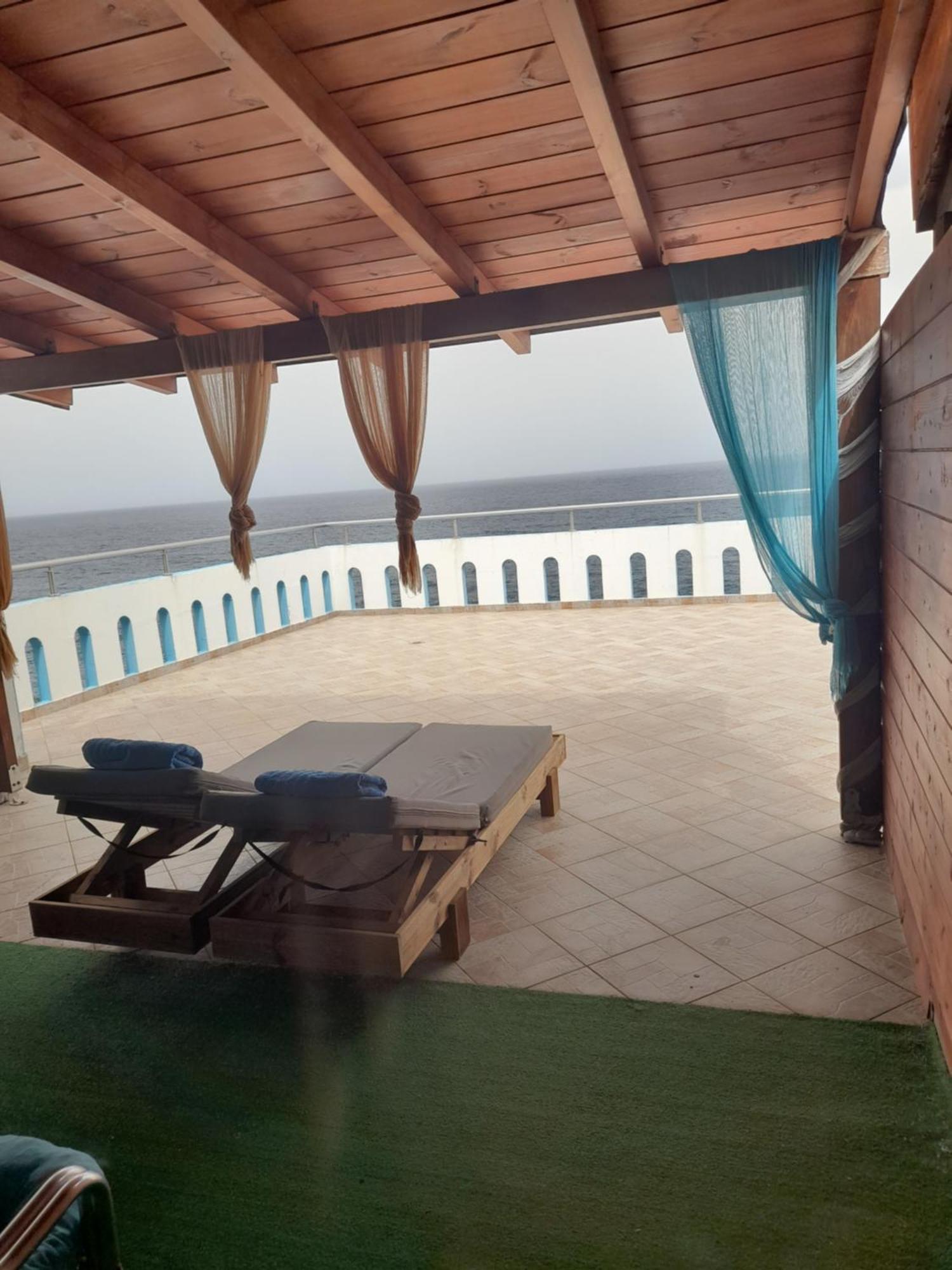 Delfini Aparthotel Akhladherí Exterior foto