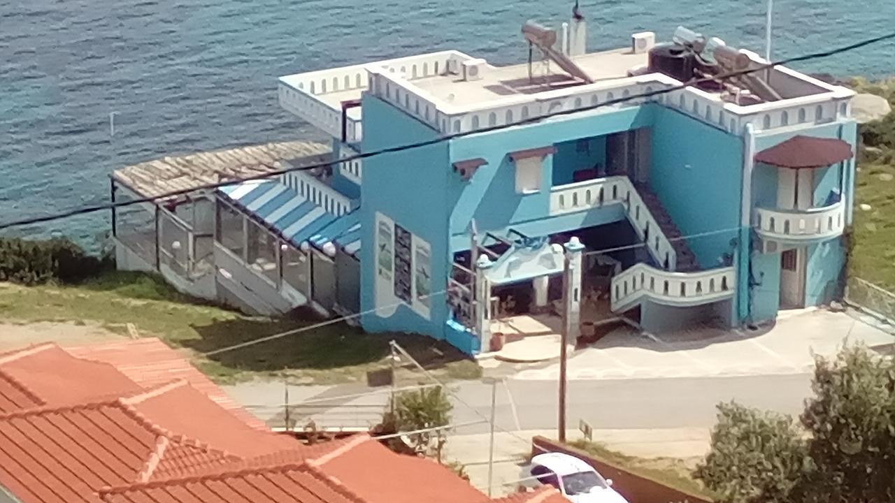Delfini Aparthotel Akhladherí Exterior foto